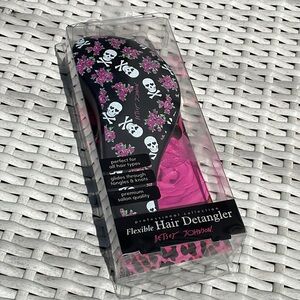 💀🌹 NIB- Betsy Johnson Hair Detangler / Brush- Skulls and Roses